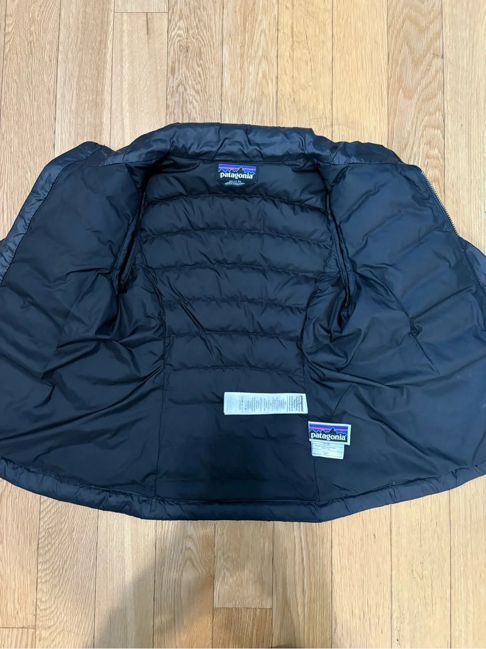 Patagonia Girls Black Down Sweater Puffer Jacket Size 5-6 Elevated Casual